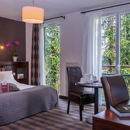 Domaine De Cice-Blossac, Resort Spa & Golf Bruz Exterior photo