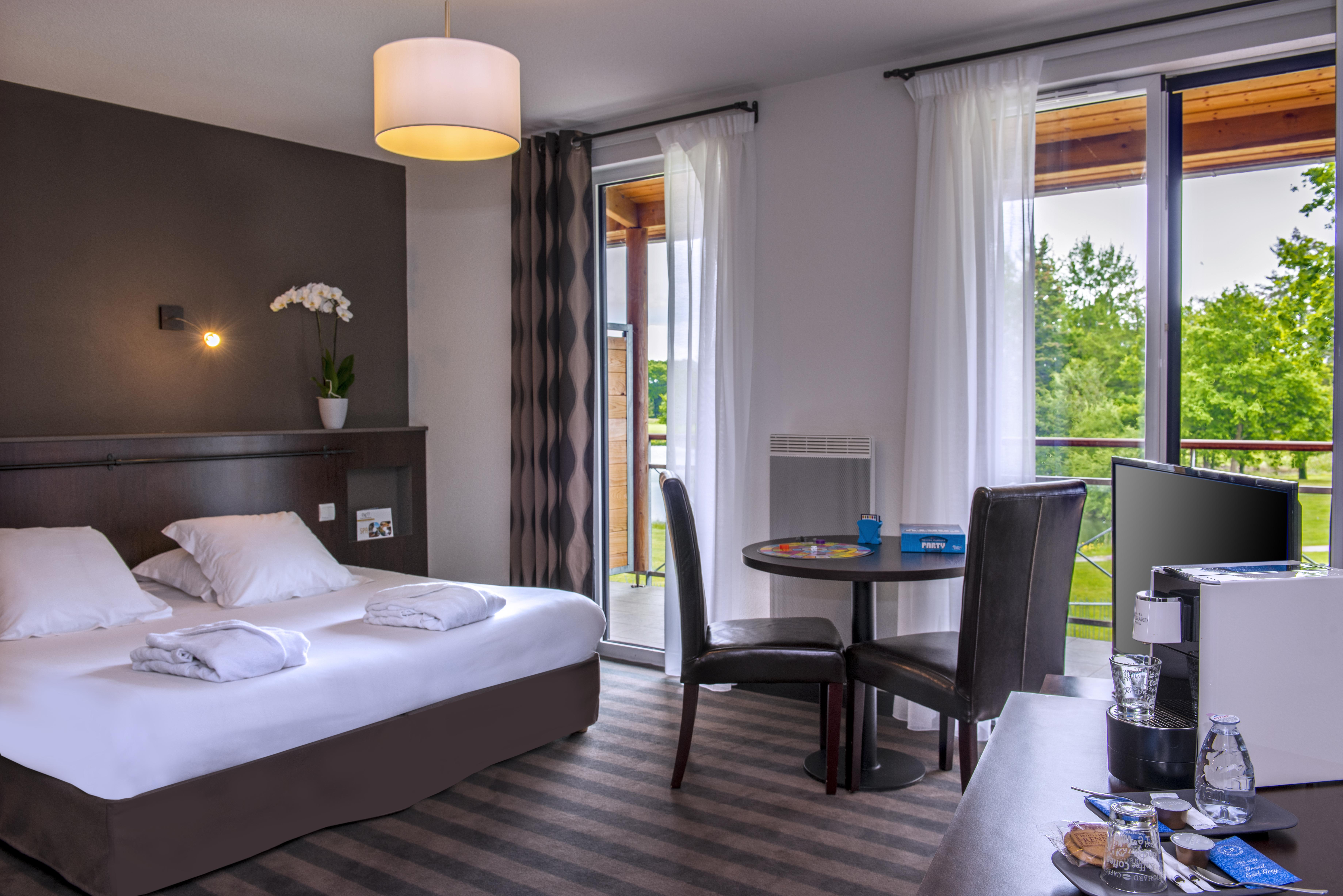 Domaine De Cice-Blossac, Resort Spa & Golf Bruz Exterior photo