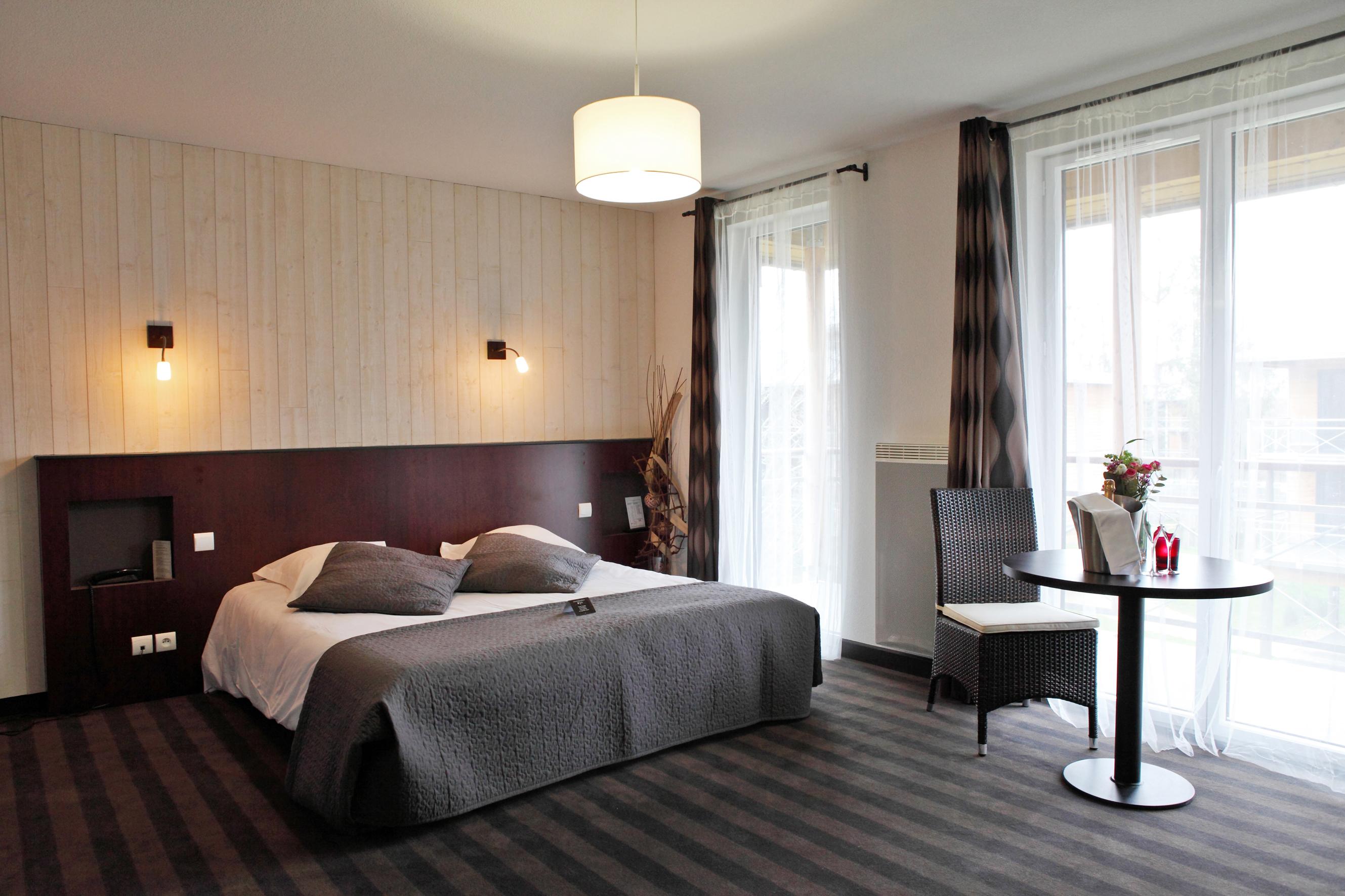 Domaine De Cice-Blossac, Resort Spa & Golf Bruz Exterior photo